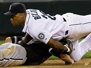 Florida Marlins' third baseman Mike Lowell (19) attempts to run