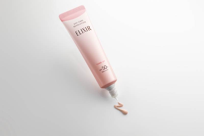 ELIXIR怡麗絲爾膠原亮妍多效美肌乳SPF50+ PA++++，35ml／NT$1,150