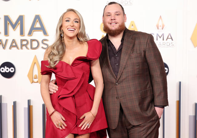 CMA Awards 2023: Lainey Wilson, Luke Combs and Tracy Chapman Win – The  Hollywood Reporter