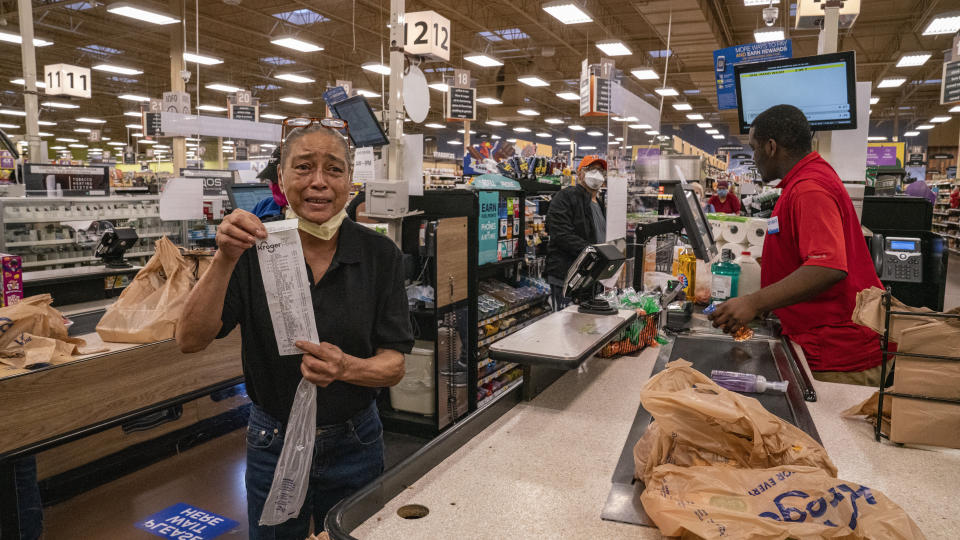 Elderly shoppers at Kroger who had their groceries paid for by Tyler Perry. (Photo: Kroger)