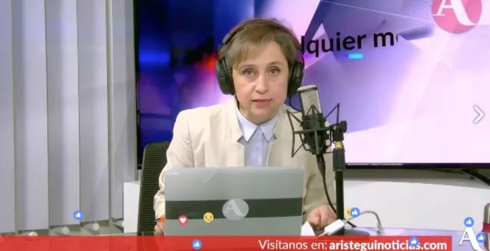 Carmen Aristegui durante la emisión de su programa de noticias. Foto: Noticias Aristegui.