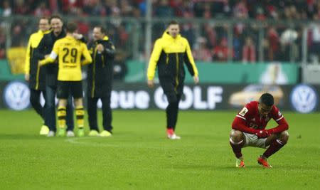 Soccer Football - Bayern Munich v Borussia Dortmund - DFB Pokal Semi Final - Allianz Arena, Munich, Germany - 26/4/17 Bayern Munich's Thiago Alcantara looks dejected as Borussia Dortmund players celebrate Reuters / Michaela Rehle