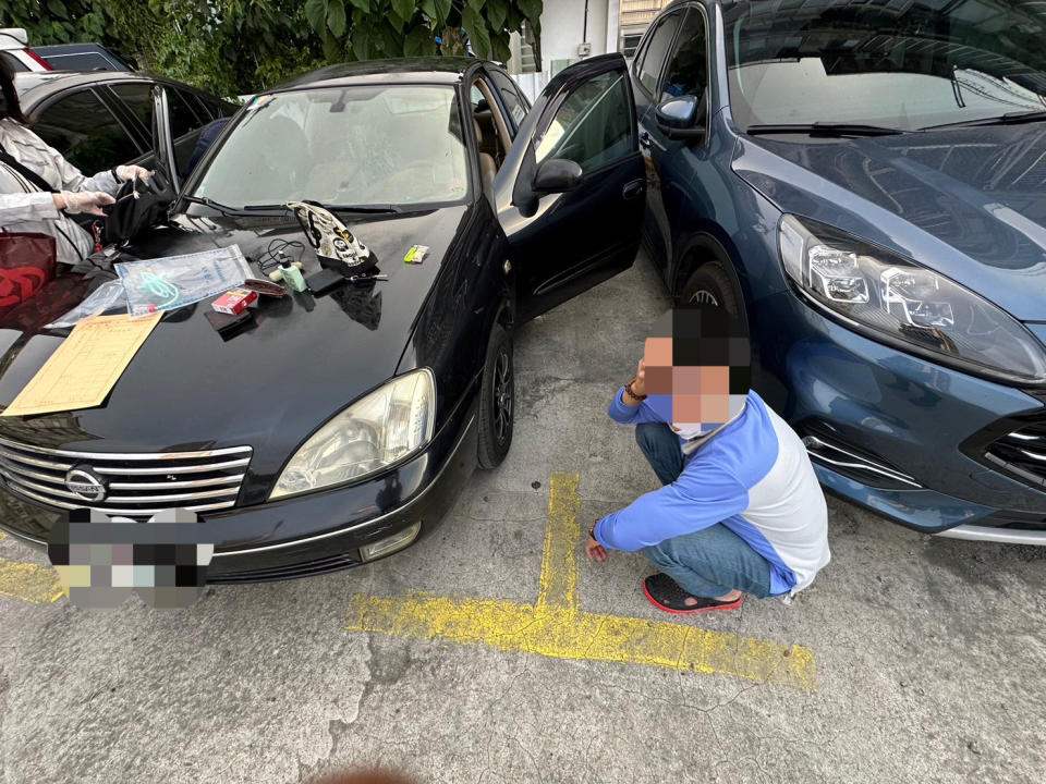 警方持搜索票於昆陽街一處停車場逮獲犯嫌。(記者宋紹誠翻攝)