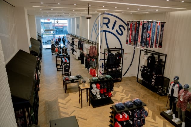 MLB to open first U.S. based flagship retail store