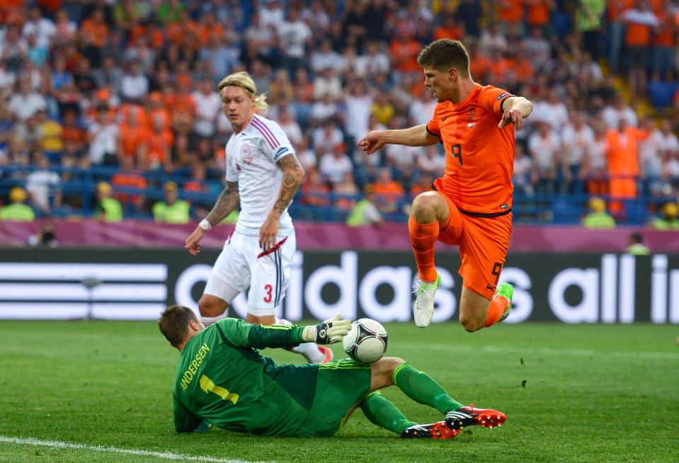 KHARKOV, UKRAINE - JUNE 09: Klaas Jan Huntelaar of Netherlands tries to chip the ball over goalkeeper Stephan Andersen of Denmark during the UEFA EURO 2012 group B match between Netherlands and Denmark at Metalist Stadium on June 9, 2012 in Kharkov, Ukraine. (Photo by Lars Baron/Getty Images)