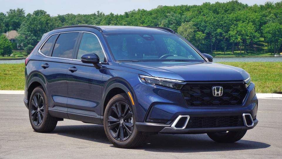 2023 Honda CR-V Hybrid Review: You Simply Can't Go Wrong photo