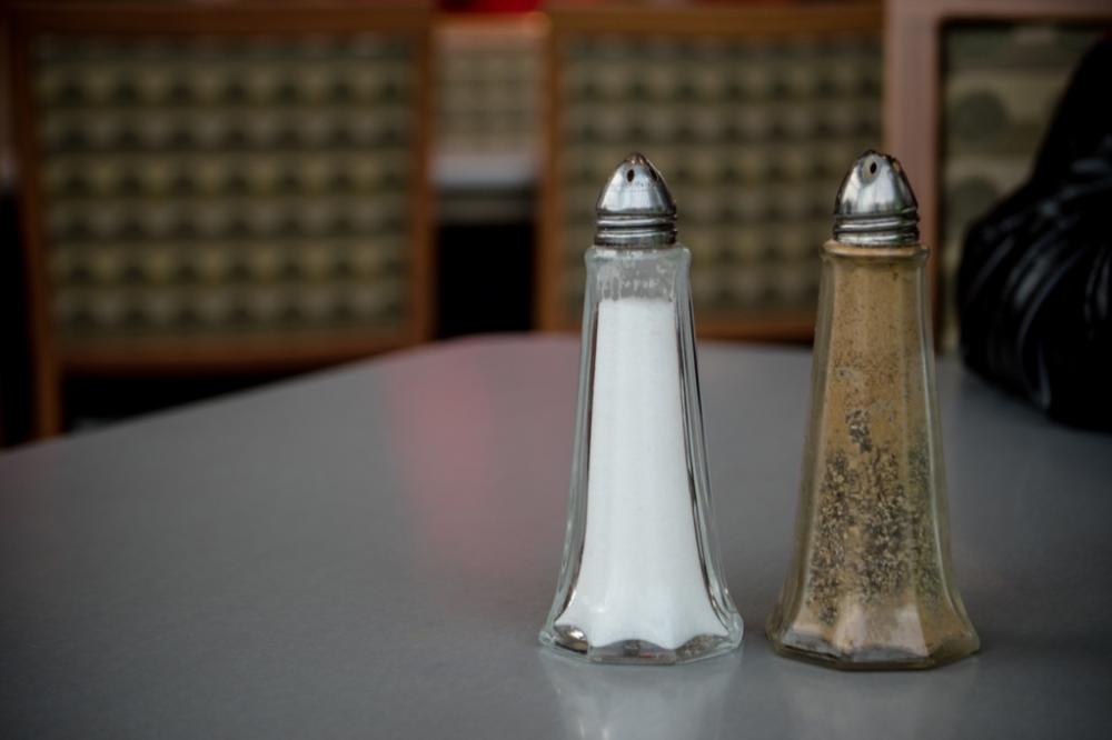 1 oz Eiffel Tower Salt & Pepper Shaker - Kitchen & Company