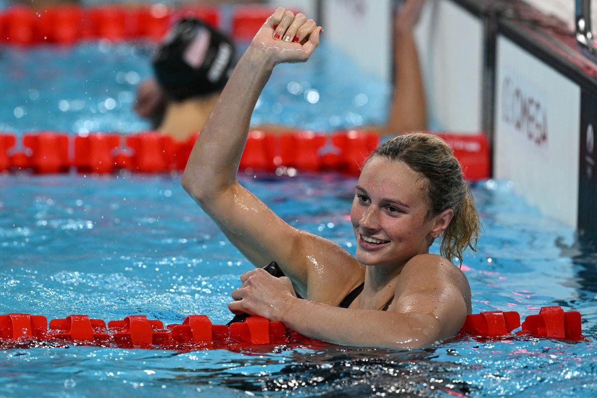 Paris Olympics: 17-year-old Summer McIntosh wins gold in 400 IM; Katie Grimes takes silver for U.S.