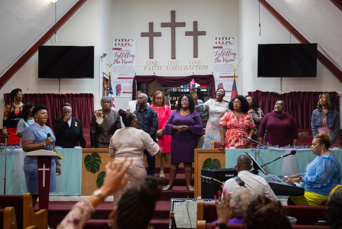 AUSTIN, TX - MARCH 24: Praise and worship service at Rehoboth Baptist Church in Austin, Texas on March 24, 2024. Photo by Montinique Monroe Texas Tribune