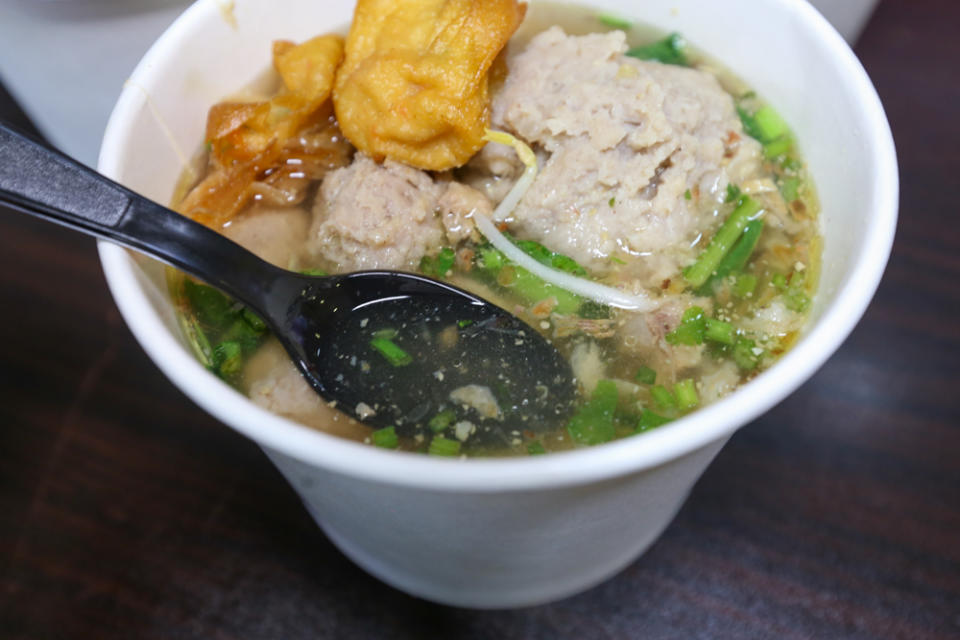 Waroeng Bakso 10 - broth