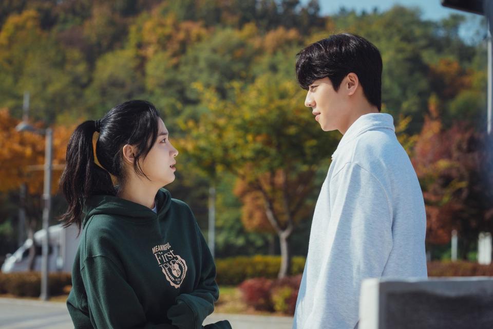 「忠犬系男友」蔡鍾協與朴柱炫在以羽毛球為主軸的愛情劇《由零開始愛上你》演情侶。
