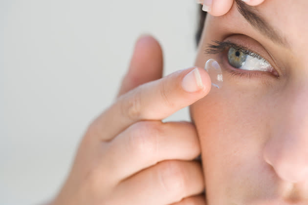 Kontaktlinsenträger haben oft Probleme mit trockenen Augen (Bild: thinkstock)