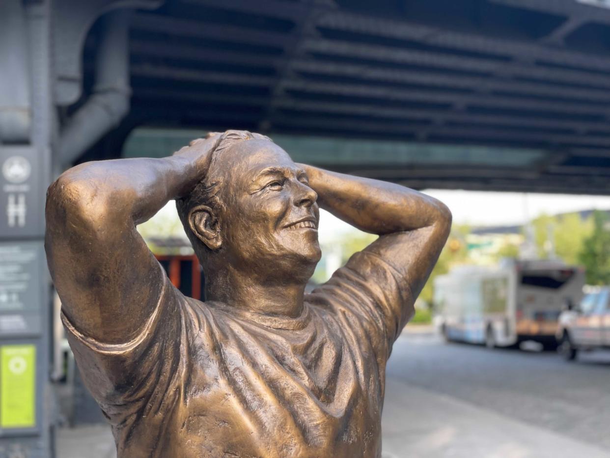 There’s a 6-foot Elon Musk statue in New York and one ‘lucky’ person has the chance of taking it home  (@public (Twitter))