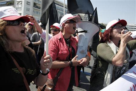 Protesters shout slogans as they march towards the parliament during a general labour strike in Athens April 9, 2014. REUTERS/Alkis Konstantinidis