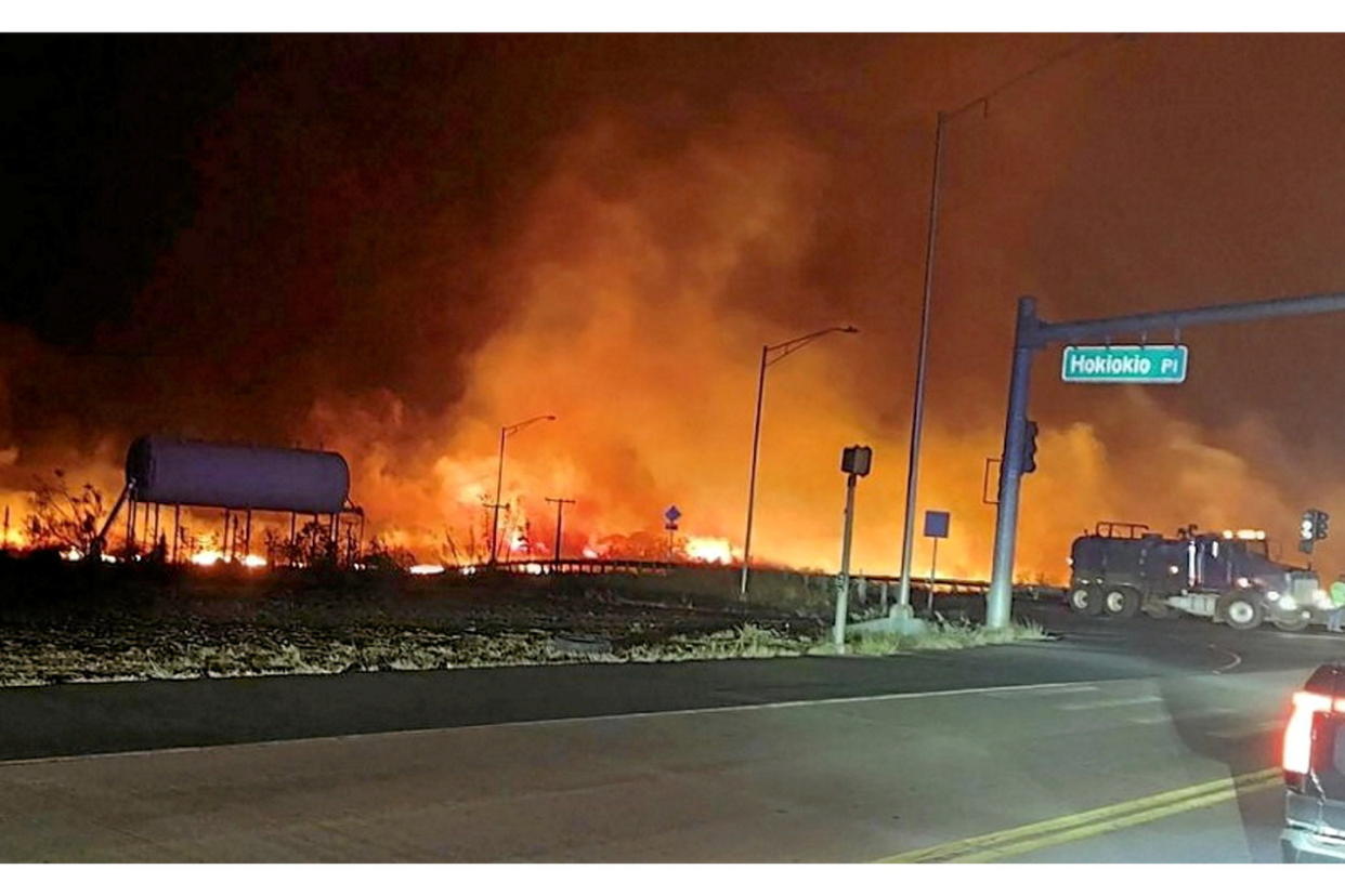 Un violent incendie a ravagé la ville de Lahaina à Hawaï mercredi.  - Credit:ZEKE KALUA / County of Maui / AFP