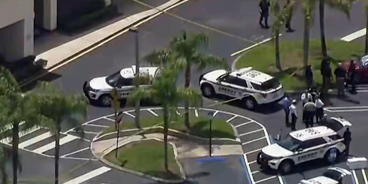3 dead, including suspect, in shooting at Publix supermarket in Florida
