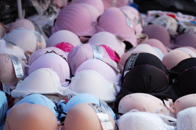 Mail+ on X: Fascinating video reveals how 'jiggling' is caused by ill-fitting  bras   / X