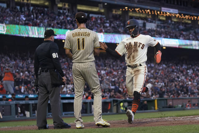 Padres end Giants' win streak with 10-run uprising