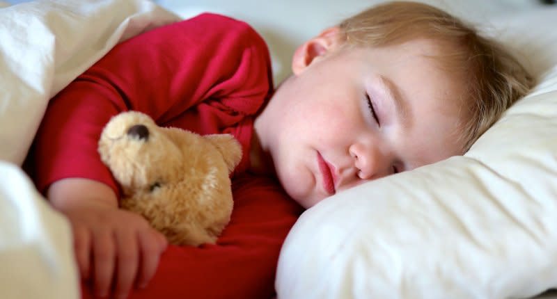 A new study says getting kids to sleep early will improve moms’ mental health