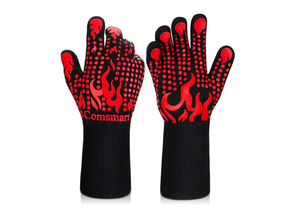 Keep your hands protected from high grilling temps with these helpful gloves. (Source: Amazon)
