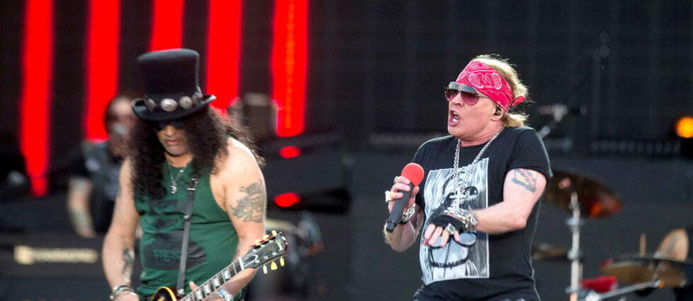 Slash et Axl Rose lors de leur retour avec la tournée Not in This Lifetime, ici à Madrid en 2018.   - Credit:DYD FOTOGRAFOS/GEISLER-FOTOPRESS / Geisler-Fotopress / dpa Picture-Alliance via AFP