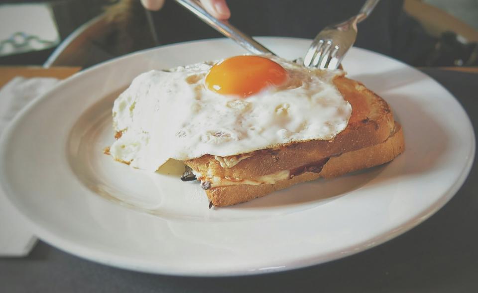 According to Kealey, eating breakfast in the morning can increase blood sugar levels when they are already elevated. <em>(Photo: Getty) </em>