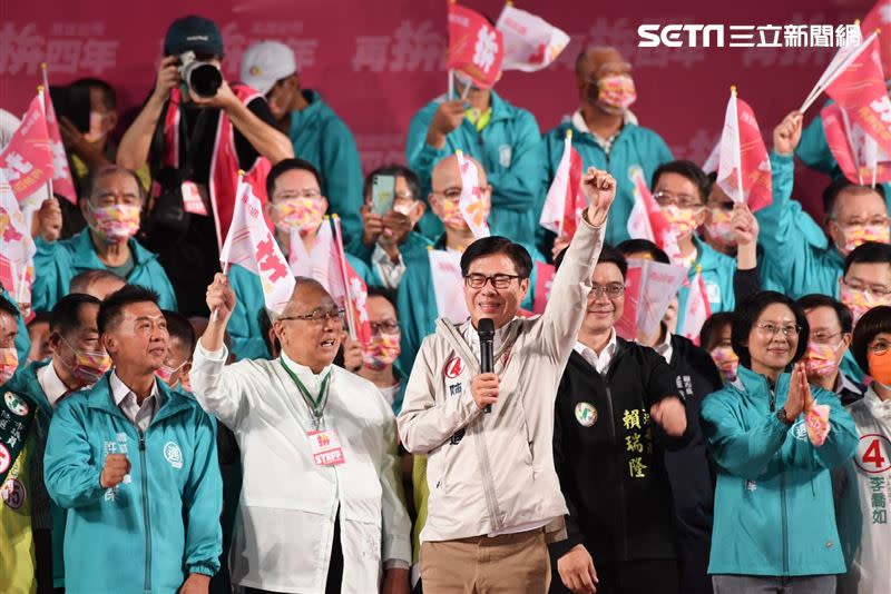 陳其邁選前之夜呼籲大家26日出門投票，希望大家給他機會再拚4年，在場支持者破五萬。（圖／陳其邁競選總部提供）