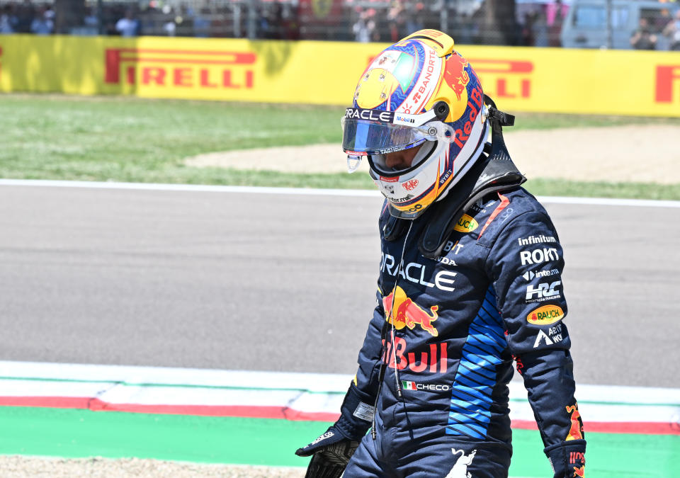 Sergio Perez tuvo un duro fin de semana en Imola, finalizando la carrera en la octava posición , muy lejos de su compañero de equipo, Max Verstappen. (Foto: Carlo Bressan/Anadolu via Getty Images)