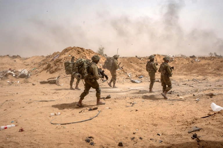 Cette photo diffusée par l'armée israélienne le 6 juin 2024 montre des soldats israéliens lors d'opérations dans la bande de Gaza (-)