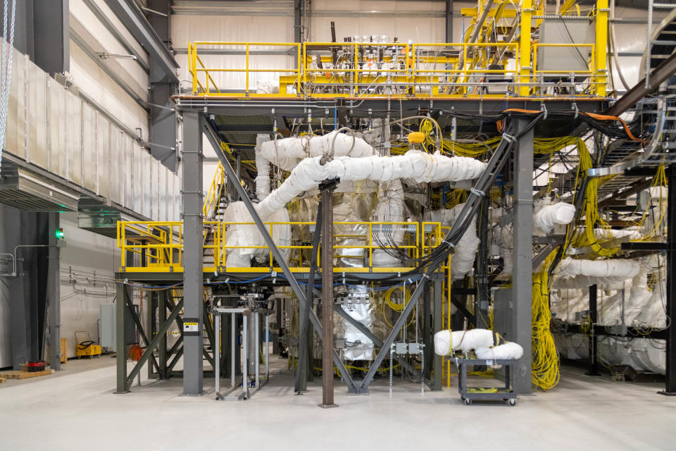 The Engineering Test Unit (ETU 1.0) in Albuquerque, New Mexico, is a non-nuclear mockup of the first Hermes reactor slated to be built in Oak Ridge by 2026. After 1,000-plus hours of pumped salt operations, ETU 1.0 staff are testing how well the reactor mockup with non-nuclear pebbles will work with Flibe molten-salt coolant flowing through the vessel.