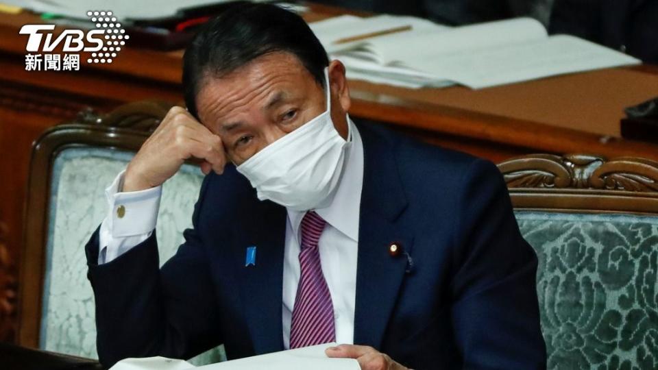 麻生太郎直言「福島核廢水氚濃度低，喝了不會有事」。（圖／達志影像路透社）