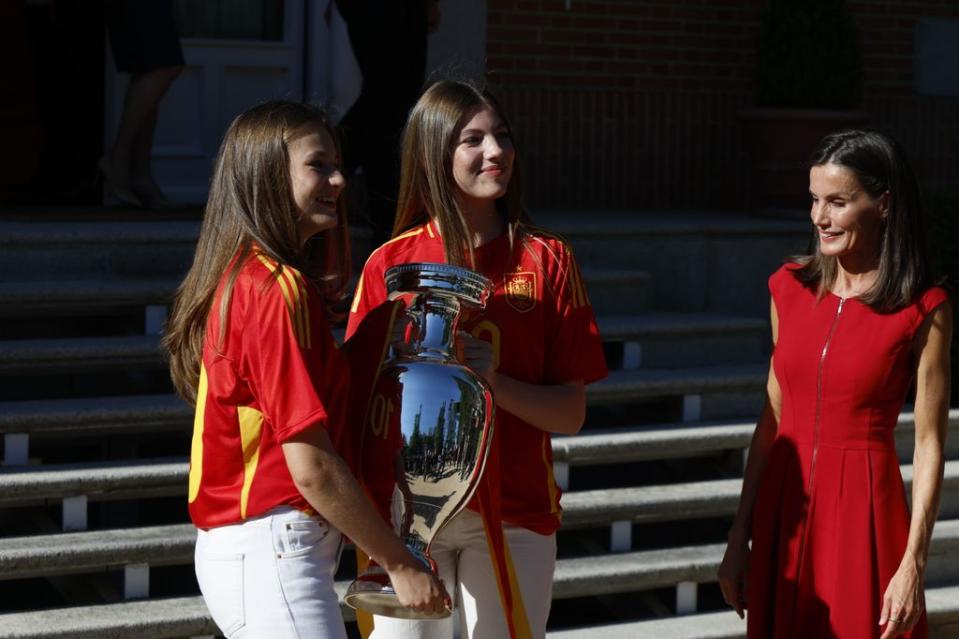 Reina Letizia Princesa Leonor Infanta Sofía selección fútbol España