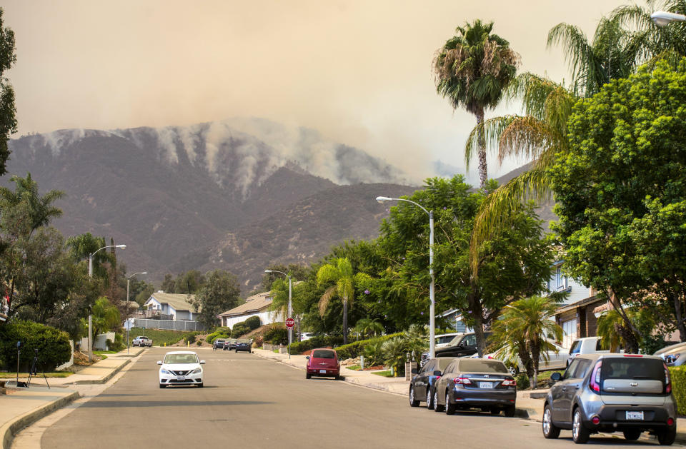 <p>The “Holy Fire” burns near homes in Horsethief Canyon in Corona, Calif., on Wednesday, Aug. 8, 2018. (Photo: Mark Rightmire/The Orange County Register via AP) </p>