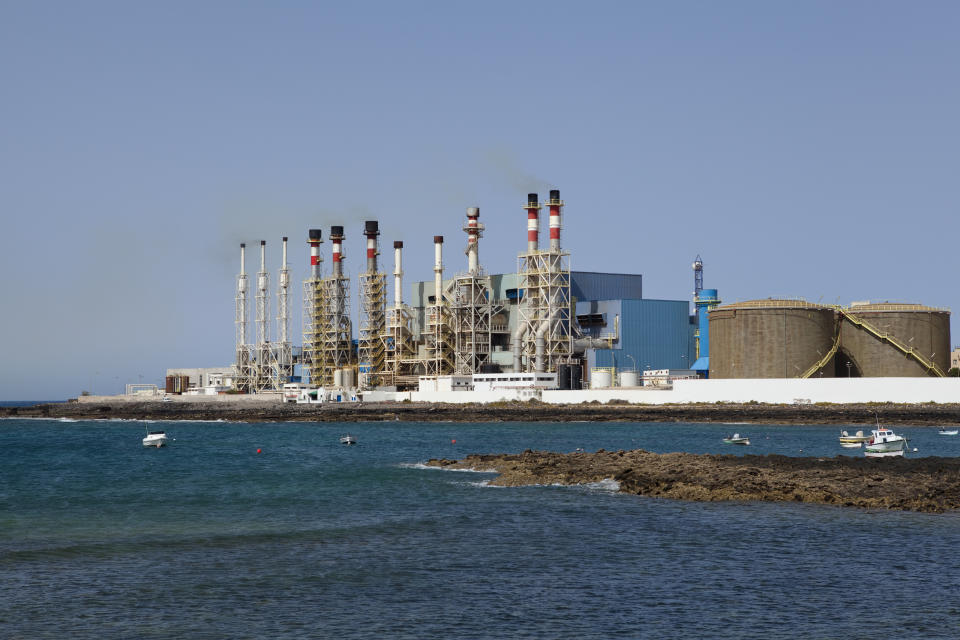 Plata desalinizadora en la isla de Lanzarote, Islas Canarias. Foto: Getty Images. 