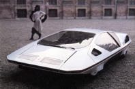 <p><span>Pretty much nothing included in the Modulo was usable in a production car, from the canopy to the enclosed wheels. Indeed, the Modulo’s design introduced a mass of problems requiring <b>intricate engineering</b> at great cost.</span></p>