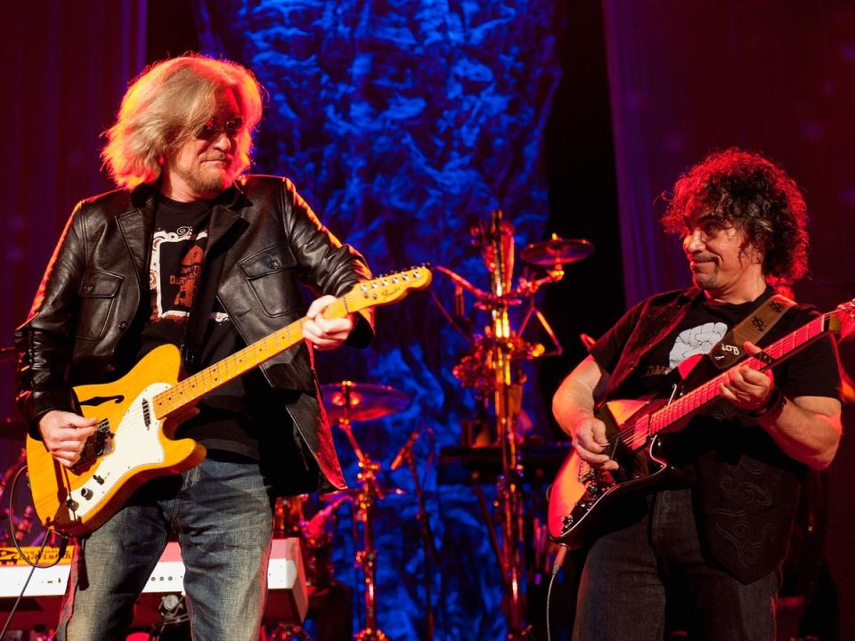 Daryl Hall and John Oates perform at Ryman Auditorium on 2 June 2013 (Getty Images)