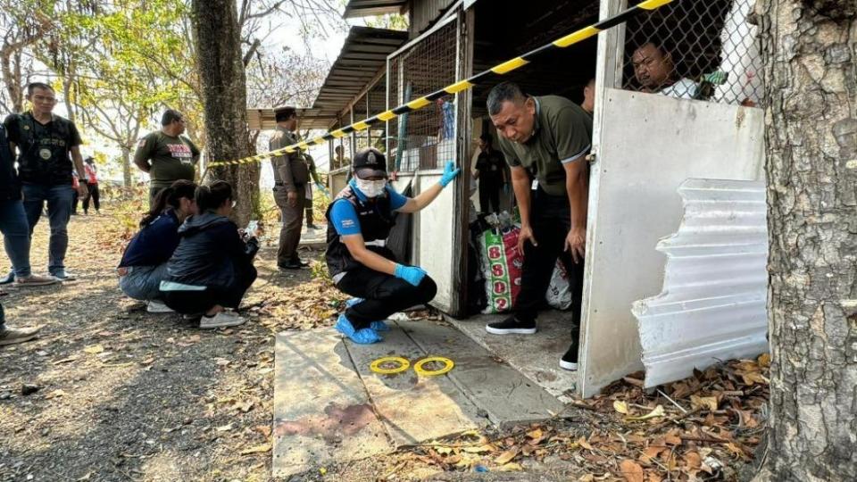 石男在泰國遭槍殺棄屍，全案正由泰國警方調查中。（圖／翻攝Facebook ข่าวสารเมืองปราการ v2）