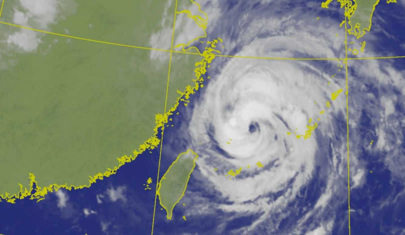 氣象局預計，將於今（24日）上午11點半解除海上警報。（圖／中央氣象局）