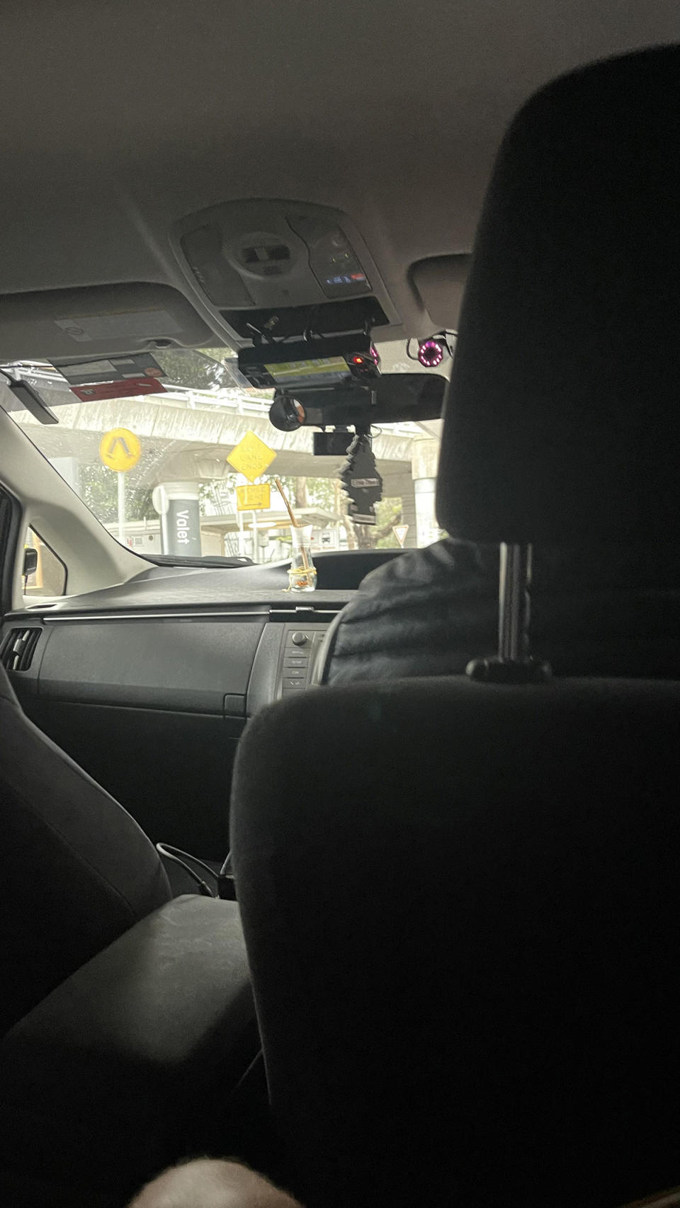 A man who took a taxi at the Sydney domestic airport took to Reddit to complain about a cabbie who he says started his metre at $33.15. Credit: Reddit