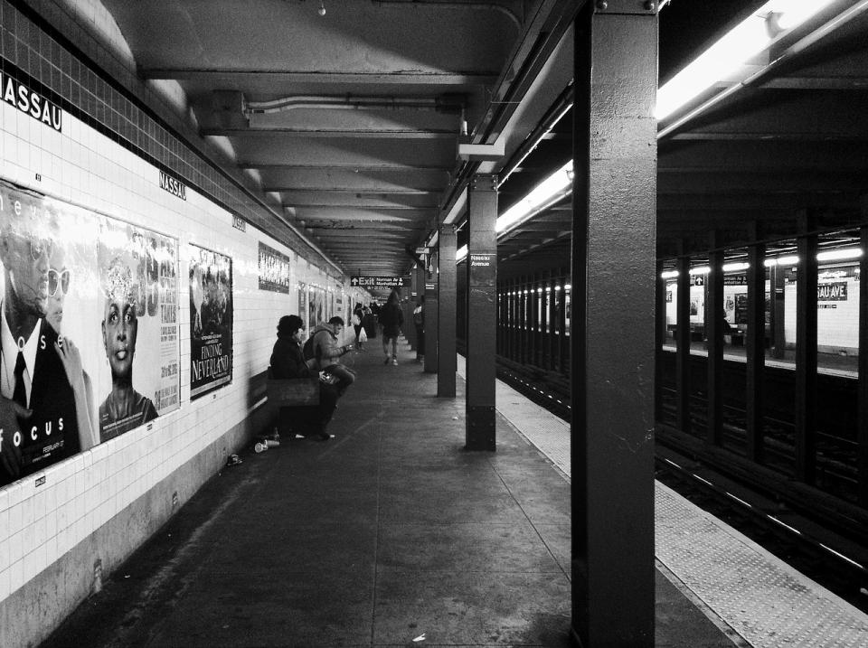 <strong>紐約一對情侶在地鐵站爭吵，男友竟動手把女友推落月台。（示意圖／PIXABAY）</strong>