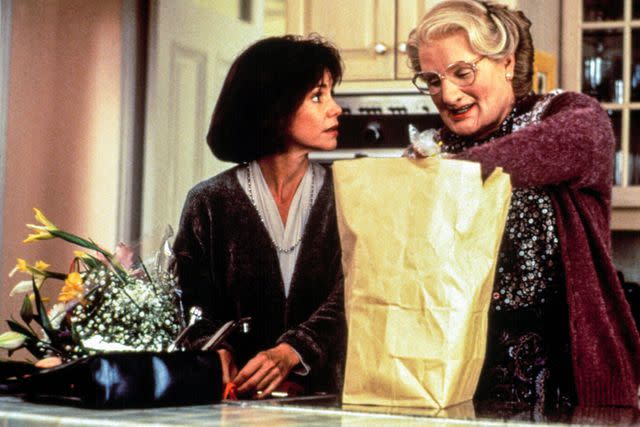 Everett Collection Sally Field and Robin Williams in 'Mrs Doubtfire'