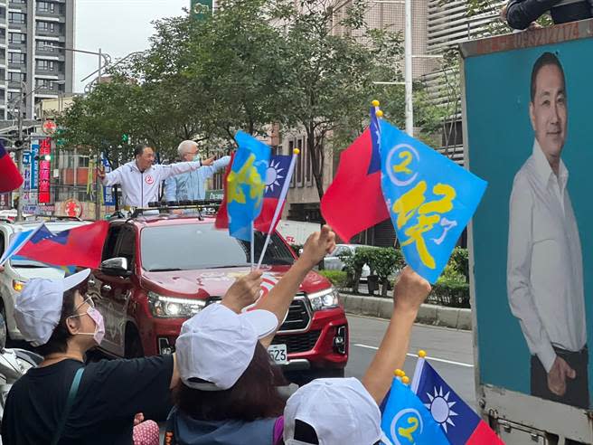 侯友宜今在板橋區車隊掃街。（王揚傑攝）