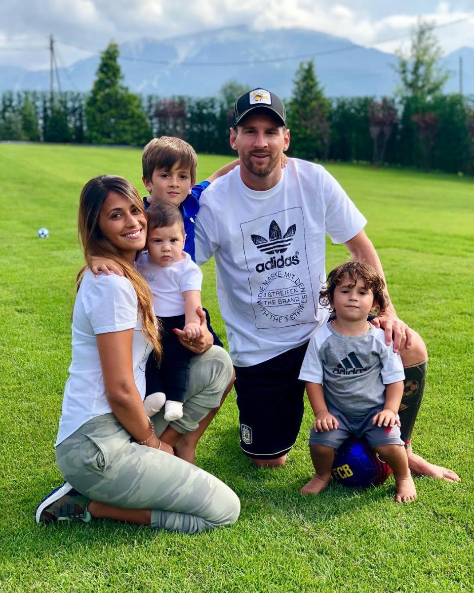 Messi junto a su mujer Antonella y sus tres hijos. <a href="https://www.instagram.com/antoroccuzzo88/?hl=en" rel="nofollow noopener" target="_blank" data-ylk="slk:Foto: Antonella Roccuzzo/Instagram;elm:context_link;itc:0;sec:content-canvas" class="link ">Foto: Antonella Roccuzzo/Instagram</a>