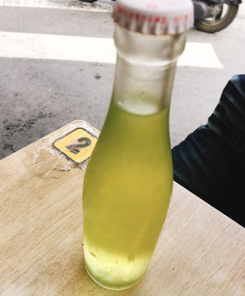 ▲網友激推南部特色飲料阿婆水，堪稱比泡麵還經典。（圖／爆廢公社公開版）