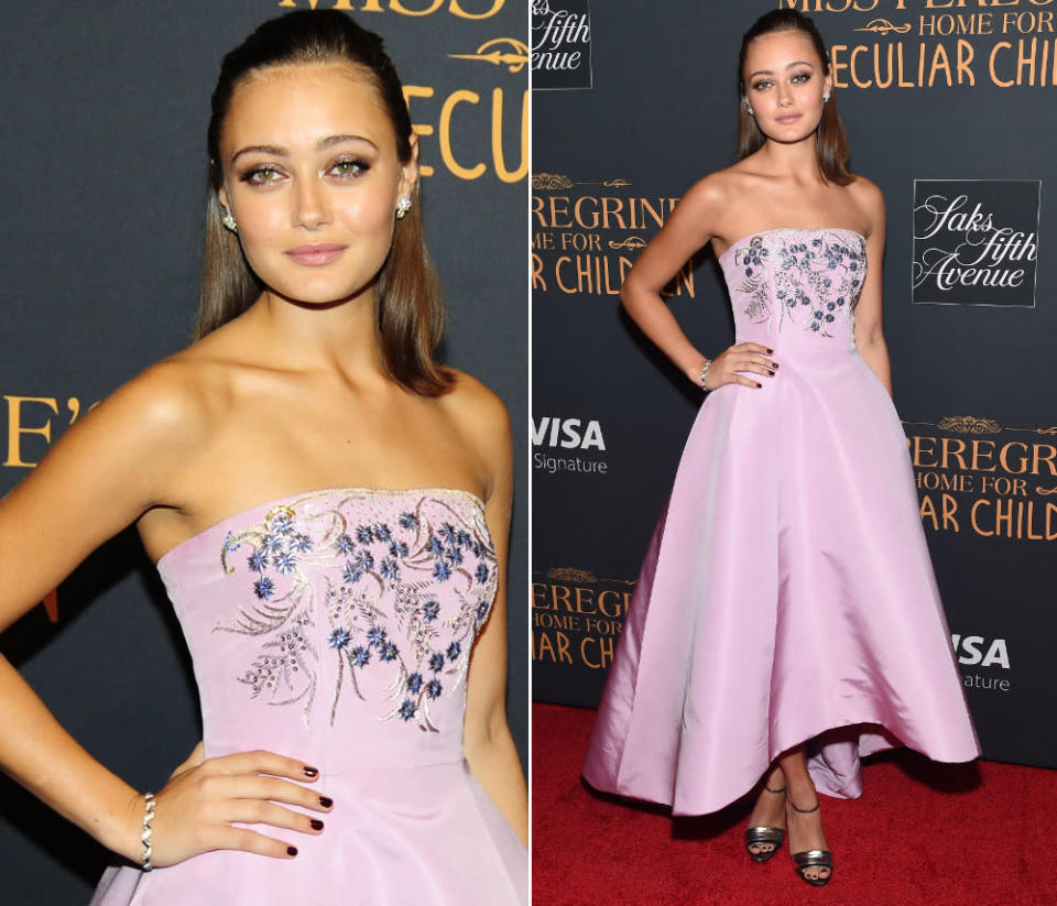 Vorhang auf, hier kommt die neue britische Leinwand-Sensation Ella Purnell (20), und die hat nicht nur Talent, sondern auch noch jede Menge Stilgefühl! Auf der Premiere von „Miss Peregrine’s Home for Peculiar Children“-Premiere in New York zeigte sie in dieser wunderbar sitzenden, farblich mit sicherer Hand ausgewählten Dior-Robe, dass wir uns gemeinsam mit ihr auf eine blühende Red Carpet-Zukunft freuen dürfen! (26. September 2016, Bilder: Getty Images)