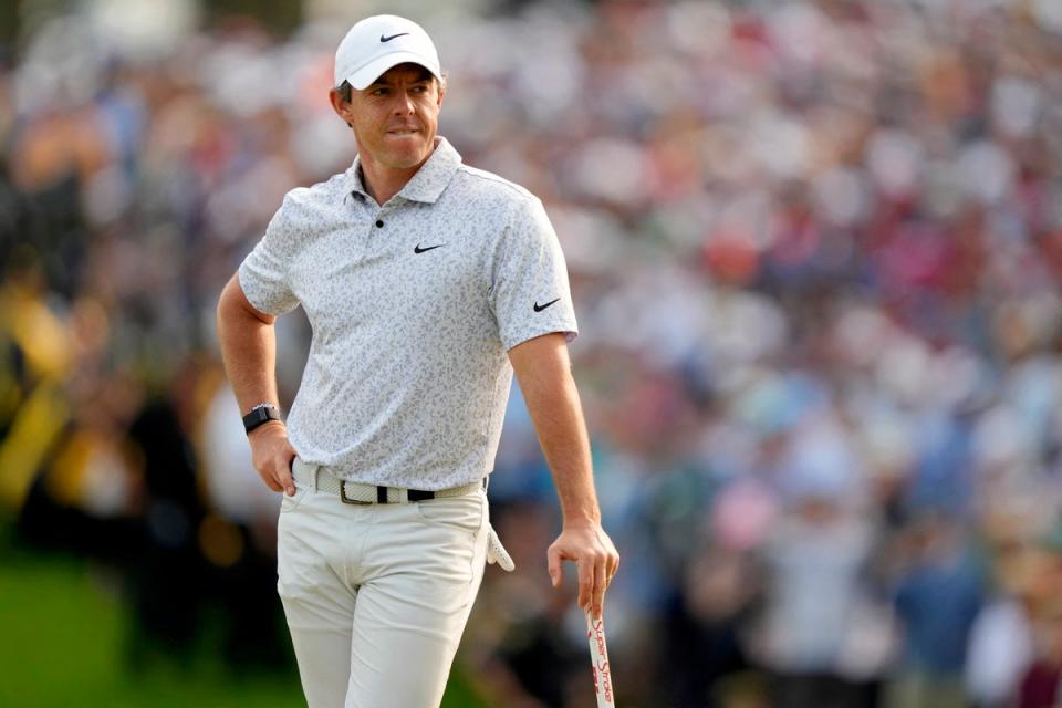 Rory McIlroy waits to putt on the 18th green at Oak Hill Country Club (USA TODAY Sports via Reuters Con)