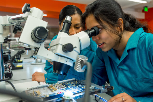 Students at Lake Washington Institute of Technology get hands-on lab training. (LWIT Photo)