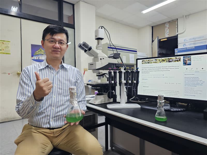 國立中山大學生物科學系助理教授傅瀚儀跨國團隊進行基因體定序，確認陽明山採獲的溫泉紅藻為新屬新種。（圖／中山大學提供）