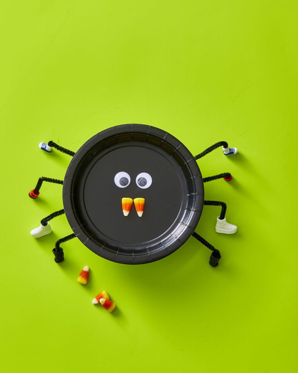 Paper-Plate Spider (with Shoes!)