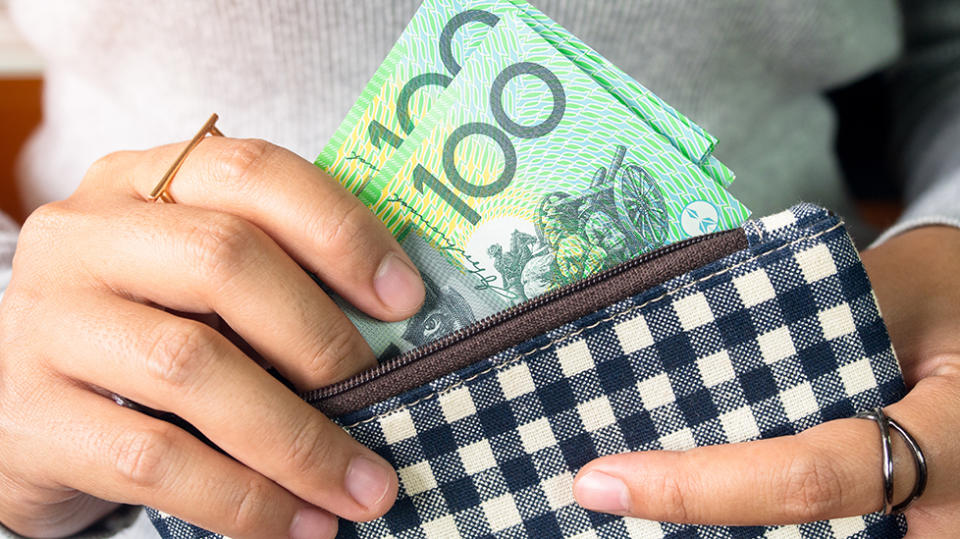 Middle income earners will receive the maximum offset of $530 under the new system. Source: Getty